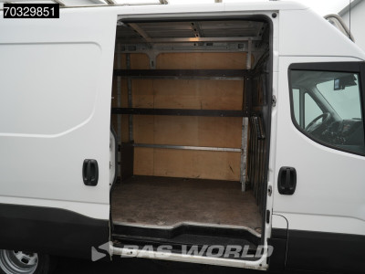 Iveco Daily 35C18 3.0L Automaat Dubbellucht L2H2 3,5t Trekhaak Airco Cruise Camera Imperiaal Werkplaatsinrichting Euro6 L2 Airco Trekhaak Cruise control 11