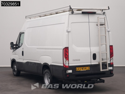 Iveco Daily 35C18 3.0L Automaat Dubbellucht L2H2 3,5t Trekhaak Airco Cruise Camera Imperiaal Werkplaatsinrichting Euro6 L2 Airco Trekhaak Cruise control 6