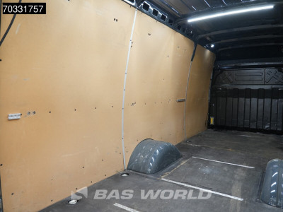 Iveco Daily 35C18 3.0L Automaat L3H2 LED 3,5t Trekhaak Dubbellucht Navi Airco Cruise Camera Parkeersensoren Imperiaal Euro6 L3 Airco Trekhaak Cruise control 11