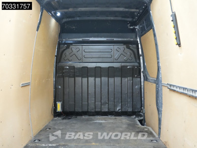 Iveco Daily 35C18 3.0L Automaat L3H2 LED 3,5t Trekhaak Dubbellucht Navi Airco Cruise Camera Parkeersensoren Imperiaal Euro6 L3 Airco Trekhaak Cruise control 12