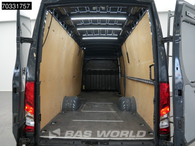 Iveco Daily 35C18 3.0L Automaat L3H2 LED 3,5t Trekhaak Dubbellucht Navi Airco Cruise Camera Parkeersensoren Imperiaal Euro6 L3 Airco Trekhaak Cruise control 9