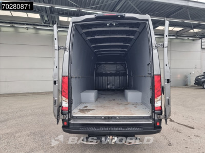 Iveco Daily 35C18 3.0L Automaat L4H2 Dubbellucht Navi Trekhaak Camera ACC L3H2 16m3 Airco Trekhaak foto 6