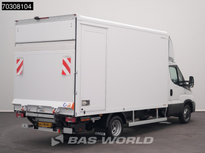 Iveco Daily 35C18 3.0L Automaat Laadklep Dubbellucht Bakwagen Airco Cruise Camera CarPlay Stoelverwarming Euro6 Meubelbak Koffer Mobelkoffer Ladebordwand LBW Tail Lift Airco foto 2
