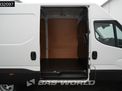 Iveco Daily 35C18 3.0L L2H2 Very nice car! Airco Cruise Trekhaak 3.5t 3520L L2 Airco Trekhaak Cruise control foto 11