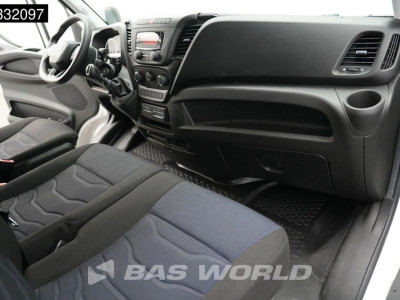 Iveco Daily 35C18 3.0L L2H2 Very nice car! Airco Cruise Trekhaak 3.5t 3520L L2 Airco Trekhaak Cruise control foto 12
