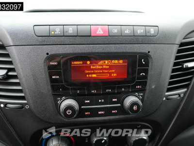 Iveco Daily 35C18 3.0L L2H2 Very nice car! Airco Cruise Trekhaak 3.5t 3520L L2 Airco Trekhaak Cruise control foto 16