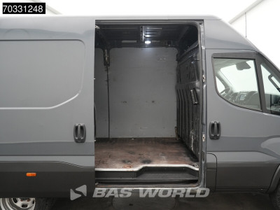 Iveco Daily 35C21 3.0L Automaat 210PK Dubbellucht 3,5t Trekhaak LED Navi Airco Cruise Camera Euro6 L2 Airco Trekhaak Cruise control 12