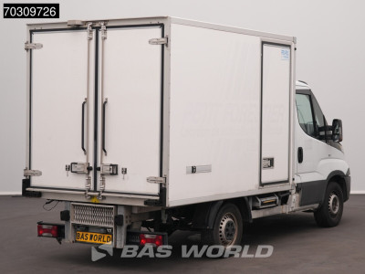 Iveco Daily 35S14 DAMAGE/SCHADE! Automaat Koelwagen Carrier Pulsar Airco Cruise Camera Euro6 Koel Koeler Bakwagen Gekoeld Kühl Kühler Kühlwagen Kühlkoffer Koffer Airco Cruise control foto 2