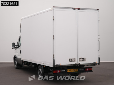 Iveco Daily 35S16 Automaat Achterdeuren 160PK Bakwagen Airco Camera Euro6 Meubelbak Koffer 21m3 Airco foto 2