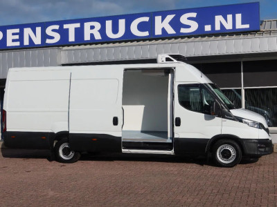 Iveco Daily 35S16 Iveco 35S16 L3/H2 Koel/Vries/ verwarmen Carrier Xarios 350 + 220 volt nacht aansluiting foto 2