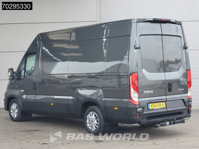 Iveco Daily 35S18 3.0L 180PK Automaat L2H2 LED ACC Navi 3.5t trekhaak Airco L2 12m3 Airco Trekhaak foto 2