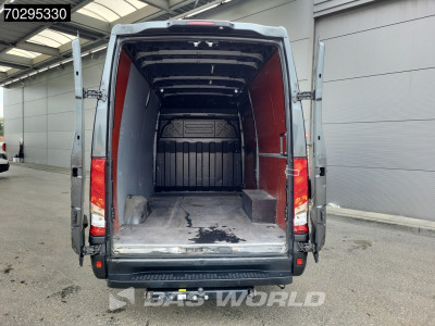 Iveco Daily 35S18 3.0L 180PK Automaat L2H2 LED ACC Navi 3.5t trekhaak Airco L2 12m3 Airco Trekhaak foto 3