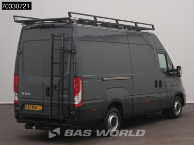 Iveco Daily 35S18 3.0L 3,5t Trekhaak L2H2 Airco Cruise Camera 180PK Imperiaal Euro6 APK 07-2027 L2 Airco Trekhaak Cruise control foto 2