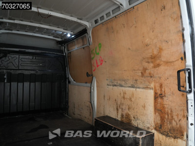 Iveco Daily 35S18 3.0L Automaat 180PK 3,5t Trekhaak L2H2 LED Navi Airco Cruise Camera Euro6 L2 Airco Trekhaak Cruise control 12