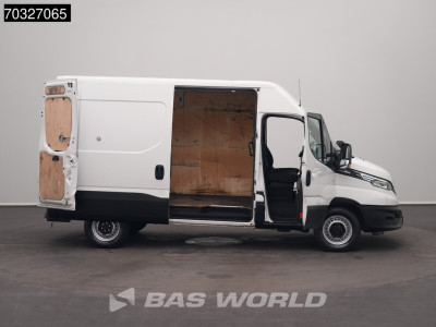 Iveco Daily 35S18 3.0L Automaat 180PK 3,5t Trekhaak L2H2 LED Navi Airco Cruise Camera Euro6 L2 Airco Trekhaak Cruise control 7
