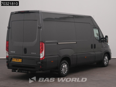 Iveco Daily 35S18 3.0L Automaat 180PK L2H2 Airco Cruise Camera LED Trekhaak 3,5t Trekgewicht Euro6 L2 Airco Trekhaak foto 2
