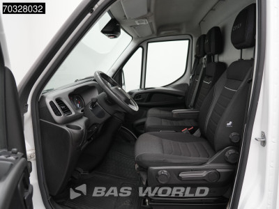 Iveco Daily 35S18 3.0L Automaat 180PK L2H2 LED Navi Airco Cruise Camera 3,5t Trekgewicht Euro6 L2 Airco Cruise control 12
