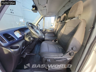 Iveco Daily 35S18 3.0L Automaat 3,5t Trekhaak 180PK L2H2 Airco Cruise Camera Euro6 L2 Airco Trekhaak Cruise control foto 11