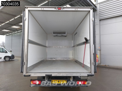 Iveco Daily 35S18 3.0L Automaat Koelwagen 230v Stekker Zijdeur Achterdeuren 180PK ACC LED Navi Airco Euro6 Bakwagen Gekoeld Koel Koeler Kühl Kühler Kühlwagen Kühlkoffer Airco foto 6