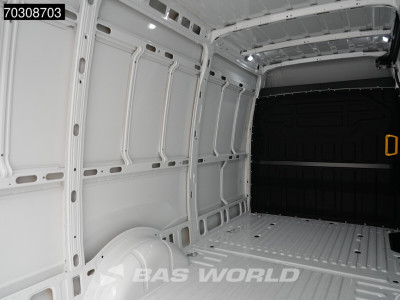 Iveco Daily 35S18 3.0L Automaat L2H2 180PK ACC Airco Cruise Camera Parkeersensoren CarPlay Stoelverwarming 3,5t Trekgewicht Euro6 L2 Airco foto 12