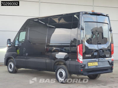 Iveco Daily 35S18 3.0L Automaat L2H2 180PK ACC LED Navi Airco 3,5t Trekgewicht Euro6 L2H2 Airco foto 2