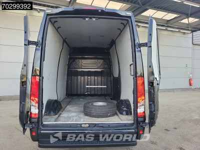 Iveco Daily 35S18 3.0L Automaat L2H2 180PK ACC LED Navi Airco 3,5t Trekgewicht Euro6 L2H2 Airco foto 6