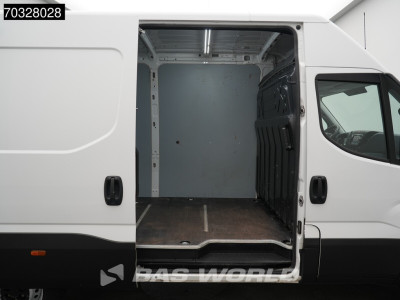 Iveco Daily 35S18 3.0L Automaat L2H2 3.5t trekhaak Camera 3520L L2 Airco Trekhaak Cruise control foto 11