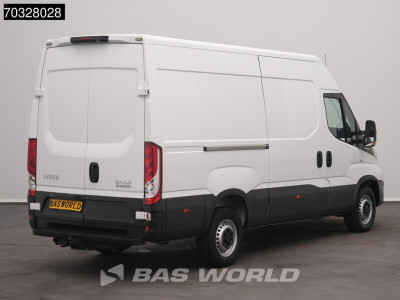 Iveco Daily 35S18 3.0L Automaat L2H2 3.5t trekhaak Camera 3520L L2 Airco Trekhaak Cruise control foto 2