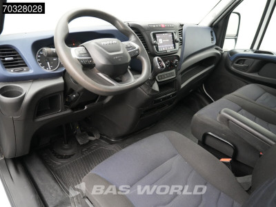 Iveco Daily 35S18 3.0L Automaat L2H2 3.5t trekhaak Camera 3520L L2 Airco Trekhaak Cruise control foto 3