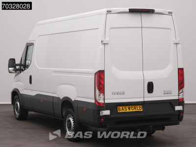 Iveco Daily 35S18 3.0L Automaat L2H2 3.5t trekhaak Camera 3520L L2 Airco Trekhaak Cruise control foto 6
