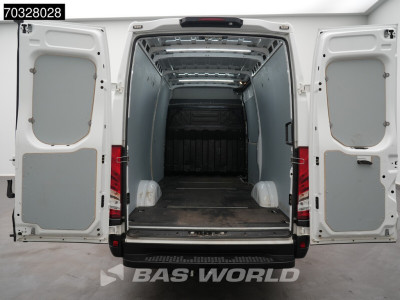 Iveco Daily 35S18 3.0L Automaat L2H2 3.5t trekhaak Camera 3520L L2 Airco Trekhaak Cruise control foto 7