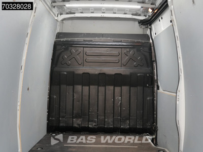 Iveco Daily 35S18 3.0L Automaat L2H2 3.5t trekhaak Camera 3520L L2 Airco Trekhaak Cruise control foto 8