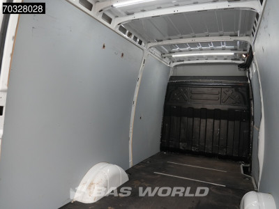 Iveco Daily 35S18 3.0L Automaat L2H2 3.5t trekhaak Camera 3520L L2 Airco Trekhaak Cruise control foto 9