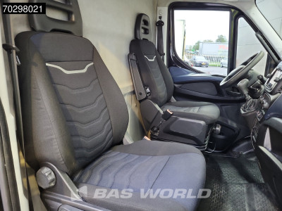Iveco Daily 35S18 3.0L Automaat L2H2 3,5t Trekgewicht 180PK LED ACC Navi Airco Euro6 L2 Airco foto 11