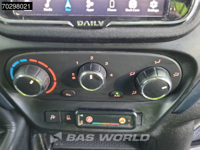 Iveco Daily 35S18 3.0L Automaat L2H2 3,5t Trekgewicht 180PK LED ACC Navi Airco Euro6 L2 Airco foto 15