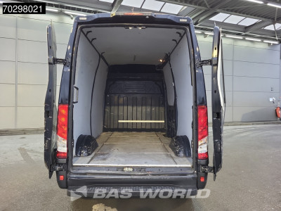 Iveco Daily 35S18 3.0L Automaat L2H2 3,5t Trekgewicht 180PK LED ACC Navi Airco Euro6 L2 Airco foto 6