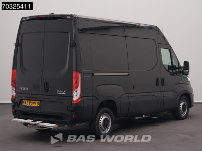Iveco Daily 35S18 3.0L Automaat L2H2 3,5t Trekhaak ACC LED Navi Airco Camera 180PK Euro6 L2 Airco Trekhaak foto 2