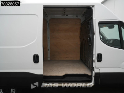 Iveco Daily 35S18 3.0L Automaat L2H2 3,5t Trekhaak Navi Airco Cruise Euro6 L2 Airco Trekhaak Cruise control 9