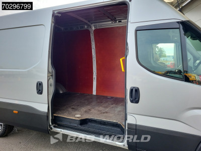 Iveco Daily 35S18 3.0L Automaat L3H2 3,5t Trekhaak 180PK LED ACC Navi Camera APK 08-2026 Euro6 L4H2 Airco Trekhaak foto 8