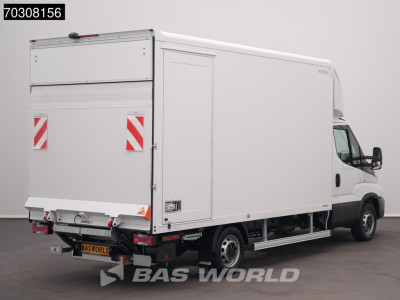 Iveco Daily 35S18 3.0L Automaat Laadklep 180PK Bakwagen ACC Airco Camera CarPlay DHollandia 3,5t Trekgewicht Euro6 Meubelbak Koffer Airco foto 2