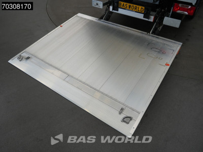 Iveco Daily 35S18 3.0L Automaat Laadklep 180PK Bakwagen ACC Airco Camera CarPlay Stoelverwarming Euro6 Meubelbak Koffer Airco foto 13