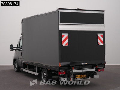 Iveco Daily 35S18 3.0L Automaat Laadklep Zijdeur Bakwagen ACC Airco CarPlay DHollandia 3,5t Trekgewicht Euro6 Meubelbak Koffer Airco foto 2
