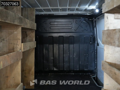 Iveco Daily 35S18 3.0L Automaat Laag Dak L2H1 3,5t Trekhaak Navi LED Airco Cruise Camera Werkplaatsinrichting Euro6 L2 Airco Trekhaak Cruise control 10