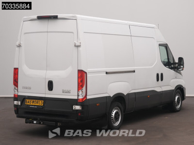 Iveco Daily 35S18 Automaat L2H2 Laadbrug Oprijplaat AC/Climate Camera 3,5t Trekhaak LED Euro6 Airco Trekhaak Cruise control foto 2