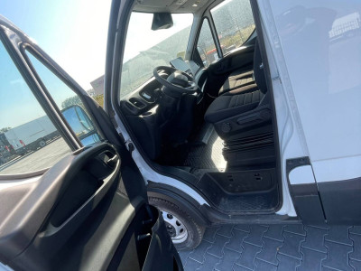 Iveco Daily 35S18 Nuevo - 3.0L - Automático - 180CV - L2H2 - ACC - Aire acondicionado -  Camara trasera  -  Sensor de aparcamiento - CarPlay - Euro6 - L2 Airco foto 10