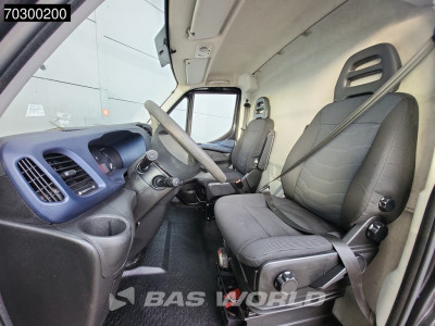 Iveco Daily 35S21 3.0L Automaat 210PK L2H1 3,5t Trekhaak Navi Airco Cruise Camera Parkeersensoren Euro6 Laag Dak L2 Airco Trekhaak Cruise control foto 12