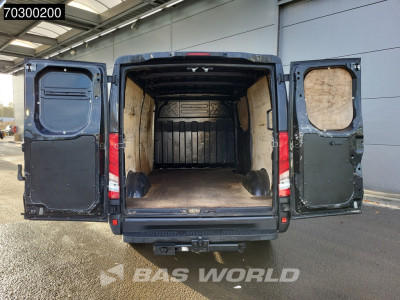 Iveco Daily 35S21 3.0L Automaat 210PK L2H1 3,5t Trekhaak Navi Airco Cruise Camera Parkeersensoren Euro6 Laag Dak L2 Airco Trekhaak Cruise control foto 6