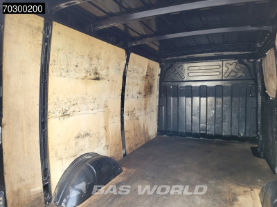 Iveco Daily 35S21 3.0L Automaat 210PK L2H1 3,5t Trekhaak Navi Airco Cruise Camera Parkeersensoren Euro6 Laag Dak L2 Airco Trekhaak Cruise control foto 9