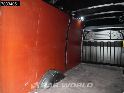 Iveco Daily 35S21 3.0L Special Edition Automaat L2H2 3,5t Trekhaak 210PK LED Navi Airco Cruise Camera CarPlay Parkeersensoren Stoelverwarming LM Velgen Euro6 L2 Airco Trekhaak foto 11