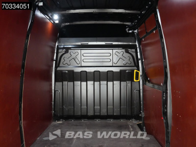 Iveco Daily 35S21 3.0L Special Edition Automaat L2H2 3,5t Trekhaak 210PK LED Navi Airco Cruise Camera CarPlay Parkeersensoren Stoelverwarming LM Velgen Euro6 L2 Airco Trekhaak foto 12